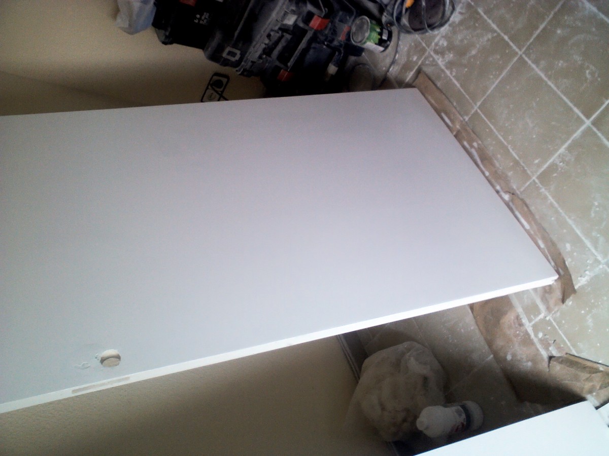 Lijar y pintar puertas.