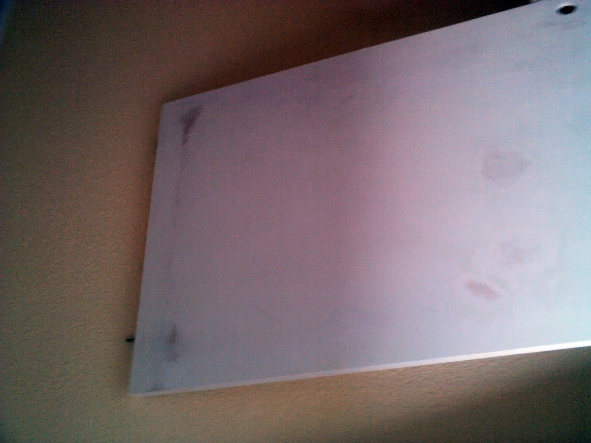 Lijar y pintar puertas.