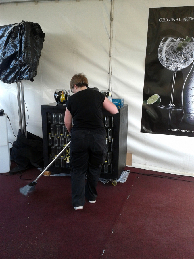 limpieza carpas zona vip amstel 2013