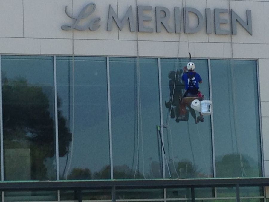 Limpieza de cristales en un sitio magnifico