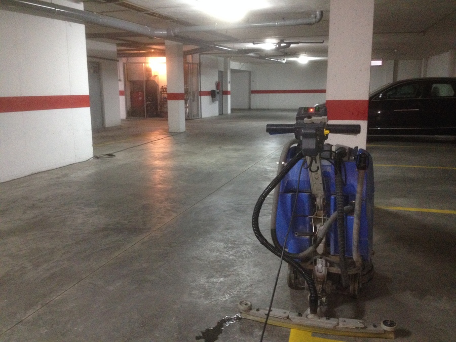 LIMPIEZA DE MANTENIMIENTO DE GARAJE COMUNITARIO