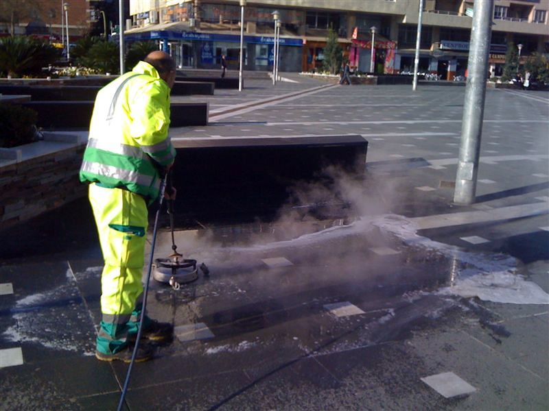 Limpieza de mugre, chicles en suelos