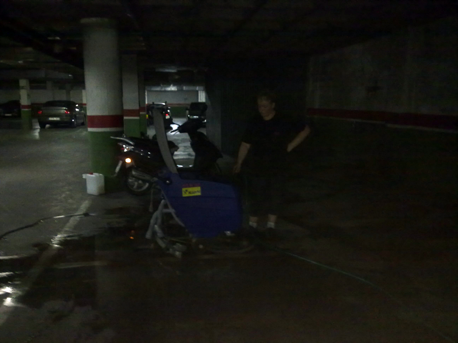 limpieza de parking de 4500m2