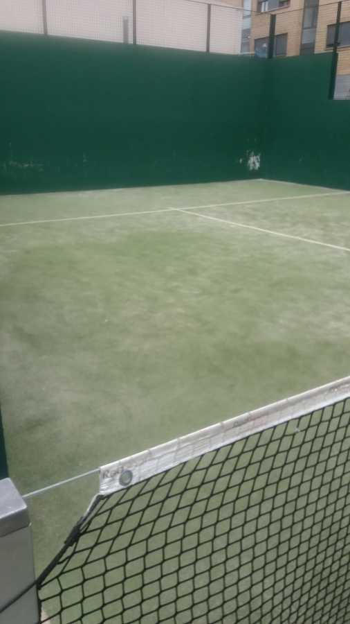 Limpieza de pista de pádel