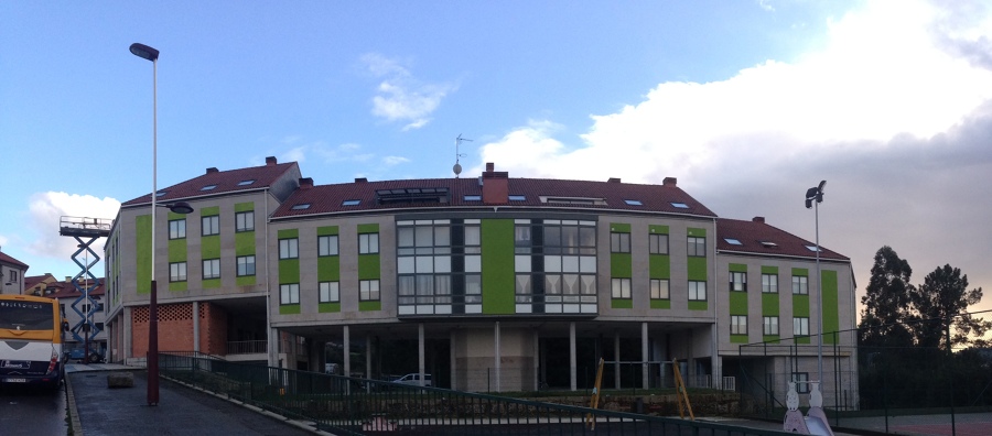 Limpieza, sellado de cantería, hidrofugado y pintado de fachadas en edificio de viviendas