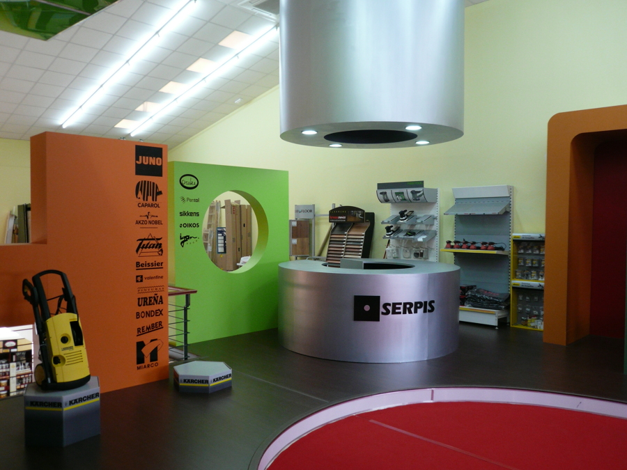 Local comercial - zona exposición de productos y maquinaria