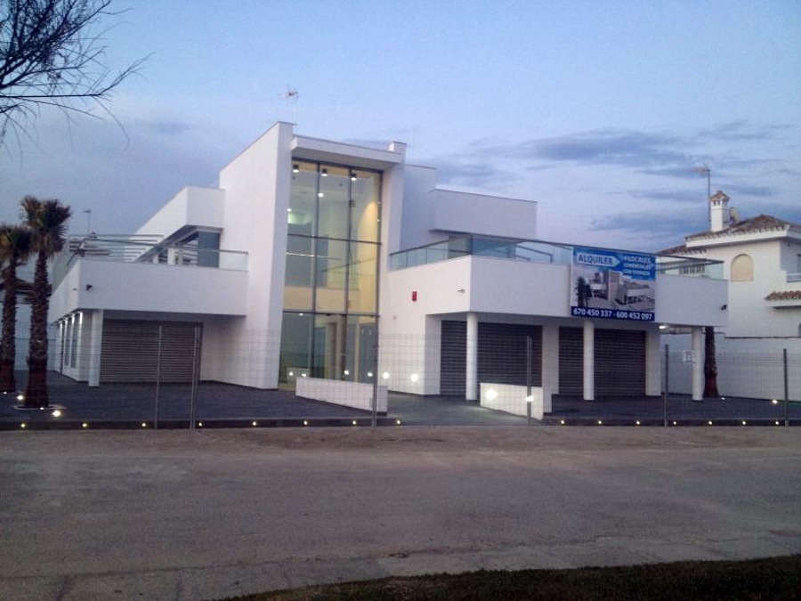 LOCALES COMERCIALES EN LA BARROSA