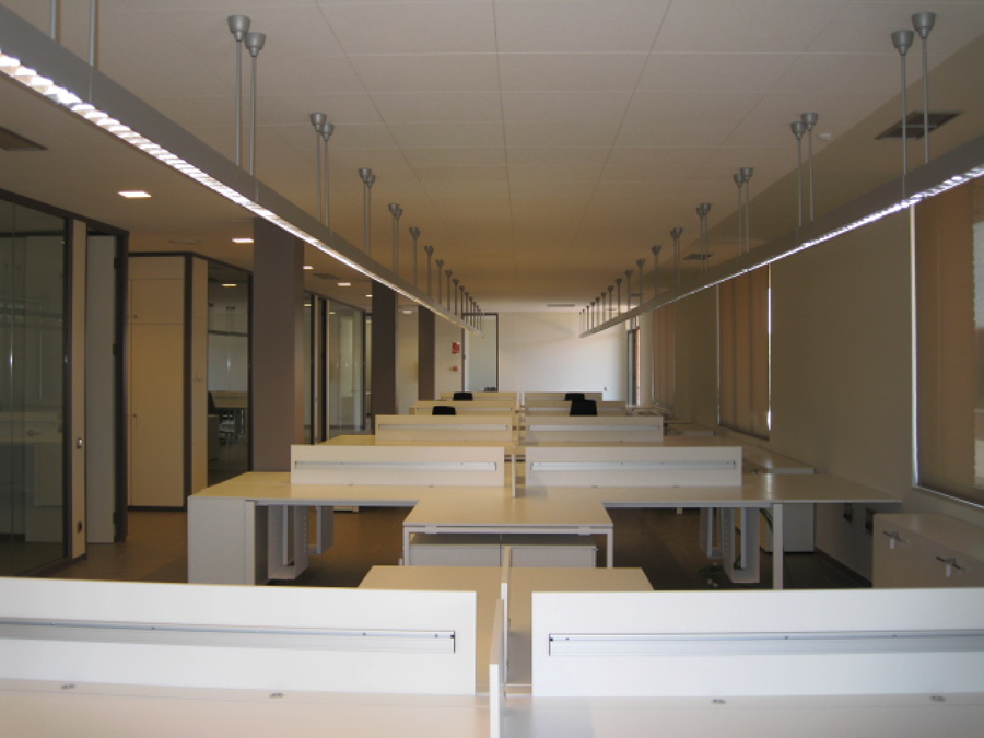 Luminarias suspendidas  con consumo inteligente de ahorro energético.