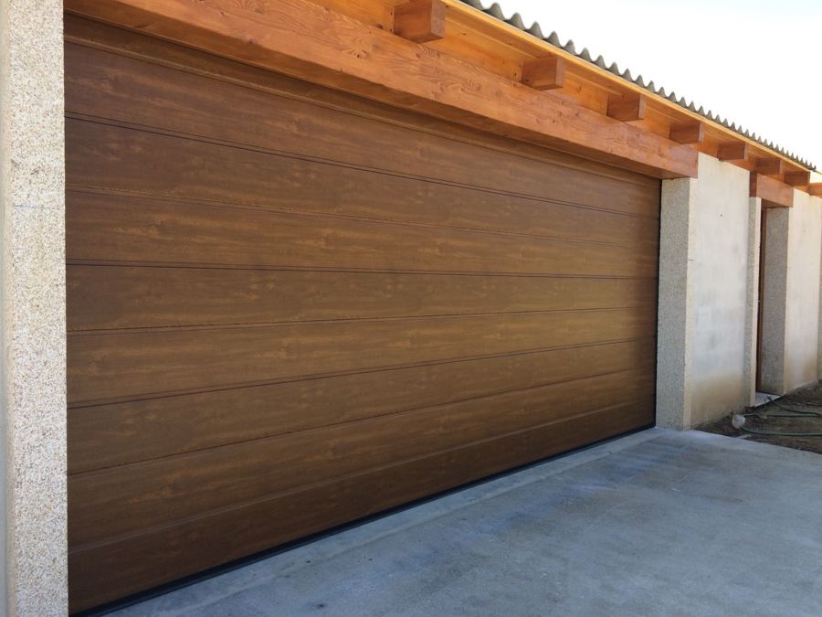 Puerta Seccional Imitación Madera