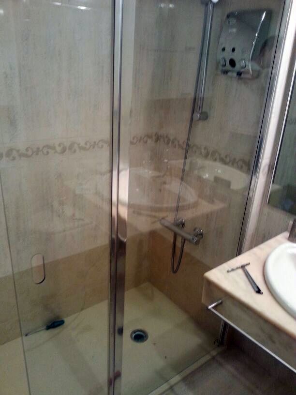 mampara de baño y plato de ducha