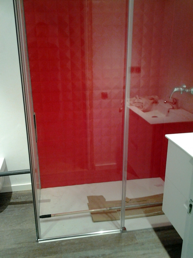 MAMPARA DE VIDREO CON APENAS PERFILERIA