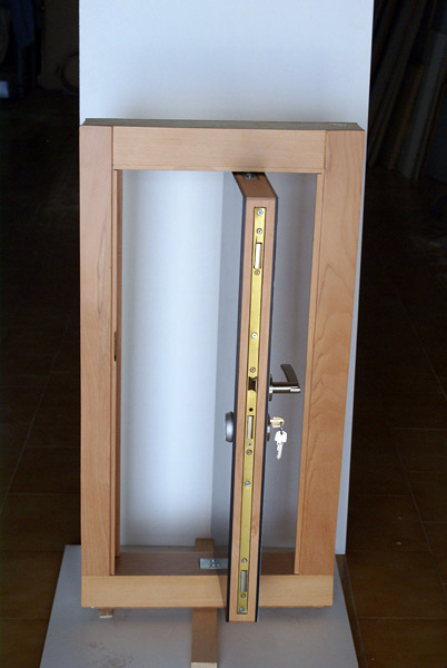 maqueta puerta pivotante eje desplazado acorazada