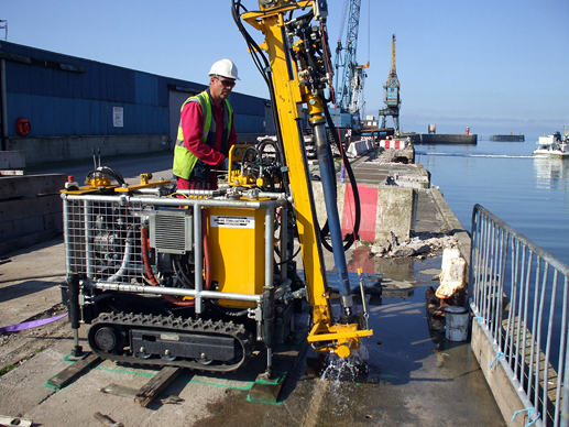 Máquina de sondeos sobre orugas