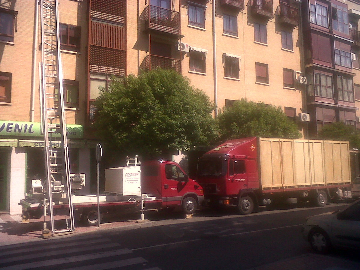 Maquina montamuebles