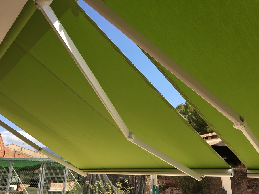 TOLDOS EXTENSIBLES EN MARÇA
