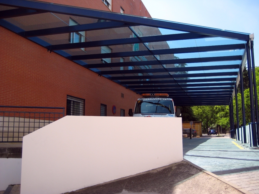 Marquesina en Clínica "San Francisco" en Cáceres.