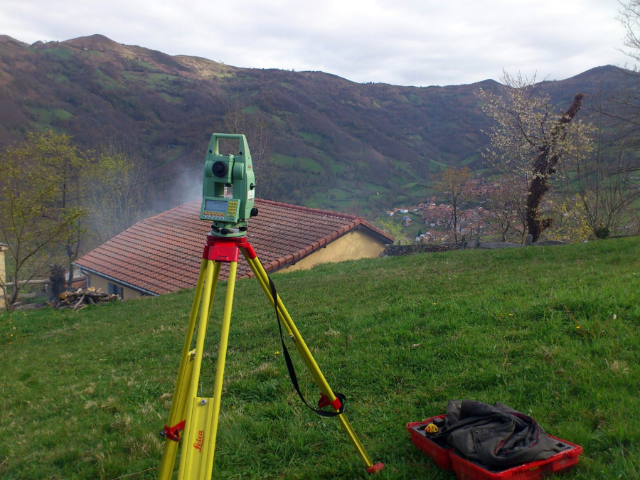 Medición de parcelas y trabajos catastrales