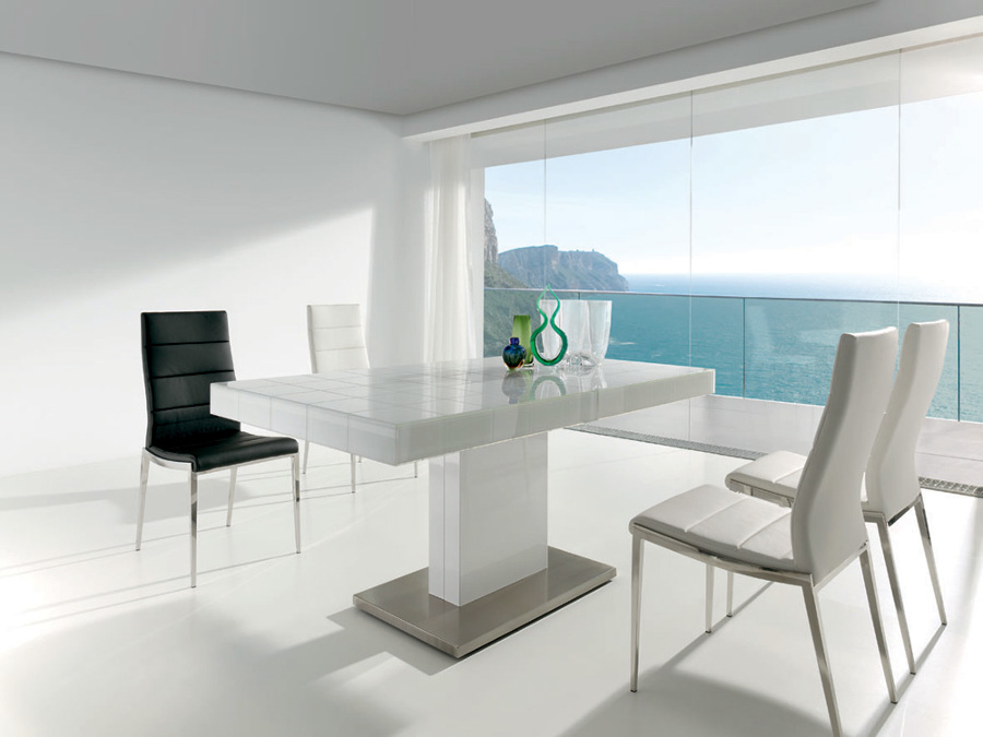 Mesa de comedor blanca