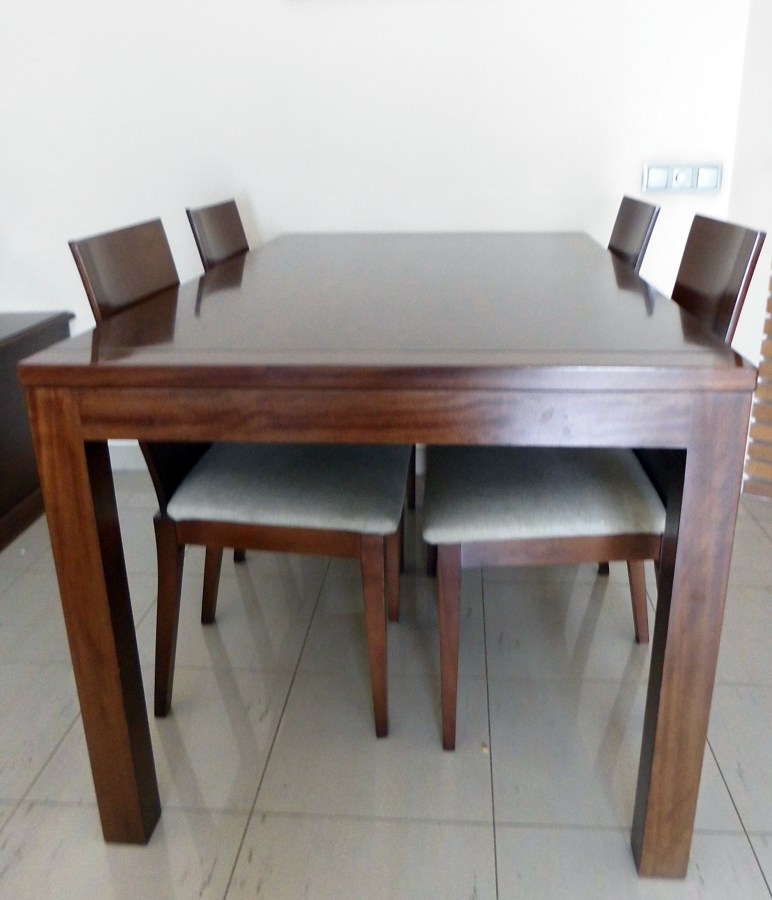 mesa de comedor de cedro color nogal