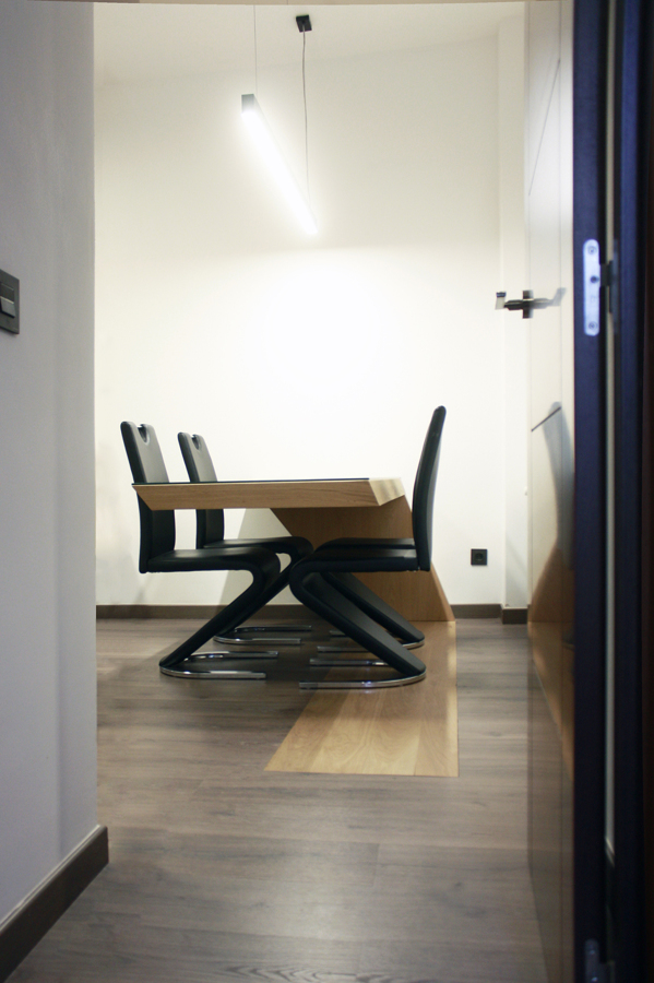 Mesa de diseño con voladizo