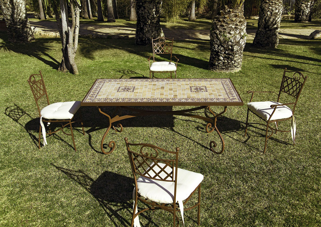 Mesa jardin de mosaico y forja 