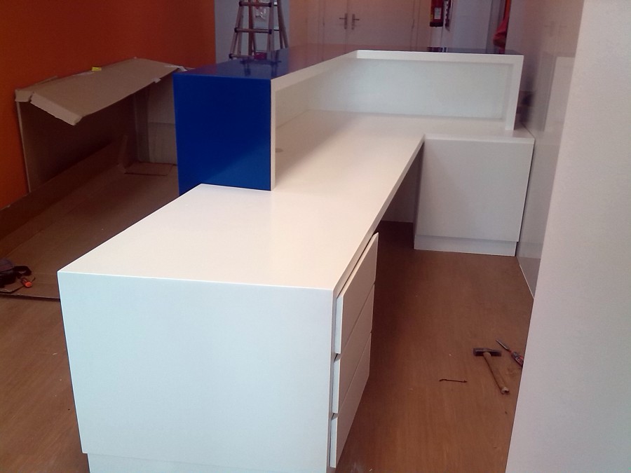 mesa lacada recepcion