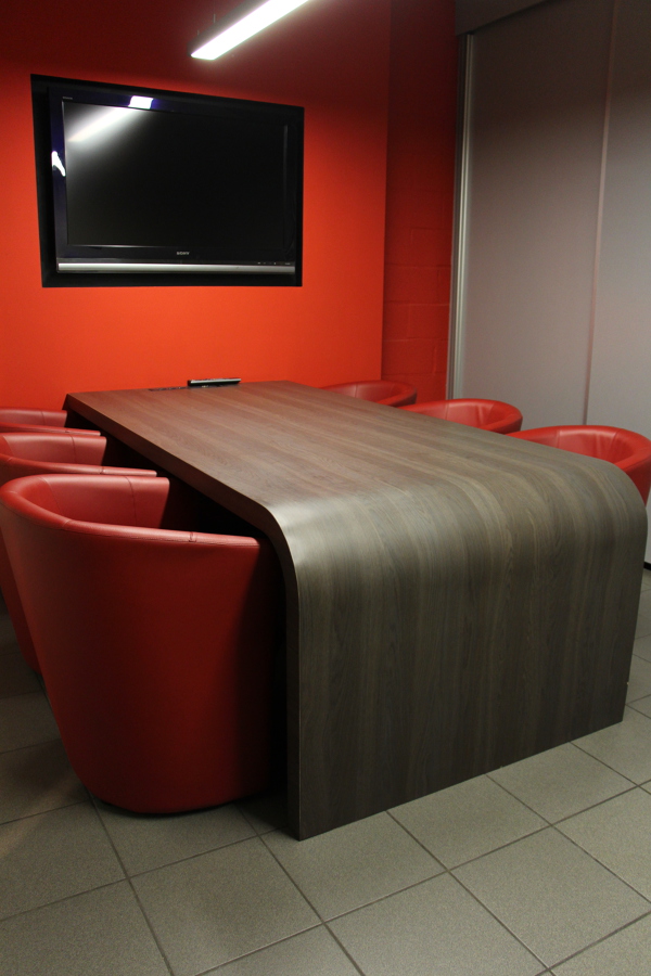 mesa, sala de reuniones