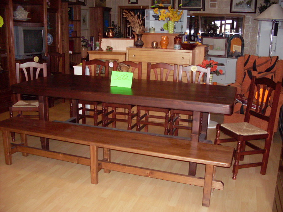 MESA Y BANCO EN PINO TEÑIDO