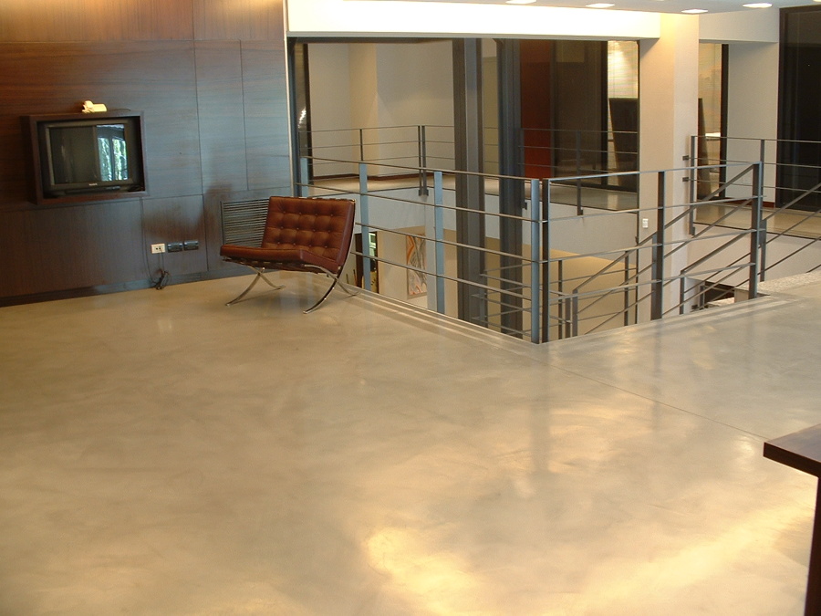 Trabajos de microcemento en oficinas