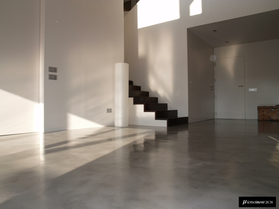 Microcemento en suelo interior