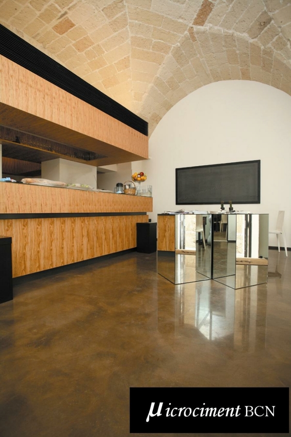 Microcemento en suelo interior