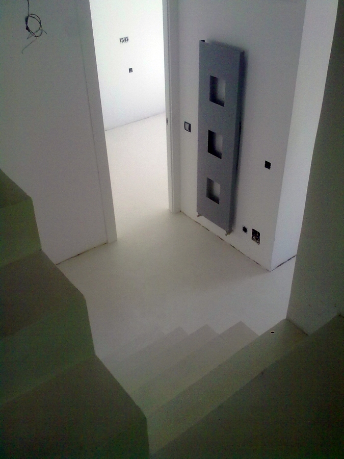 Microcemento en suelo interior