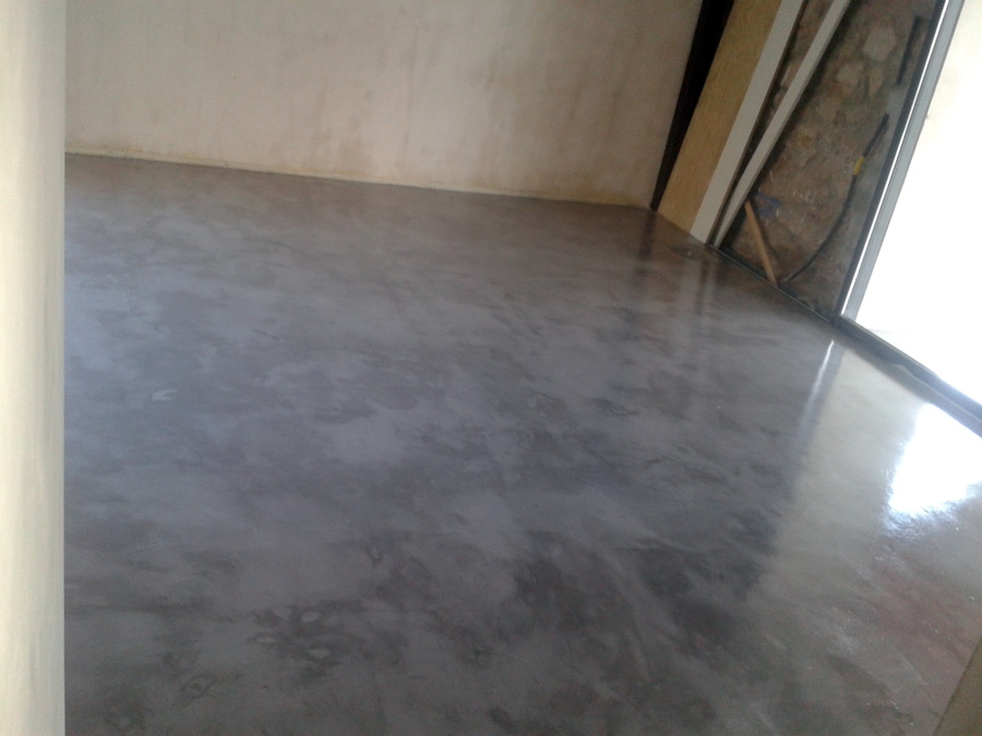 microcemento en suelo radiante