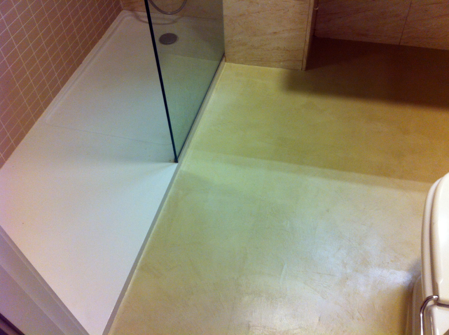 microcemento suelo baño