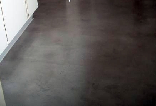 microcemento en el  suelo de una cocina