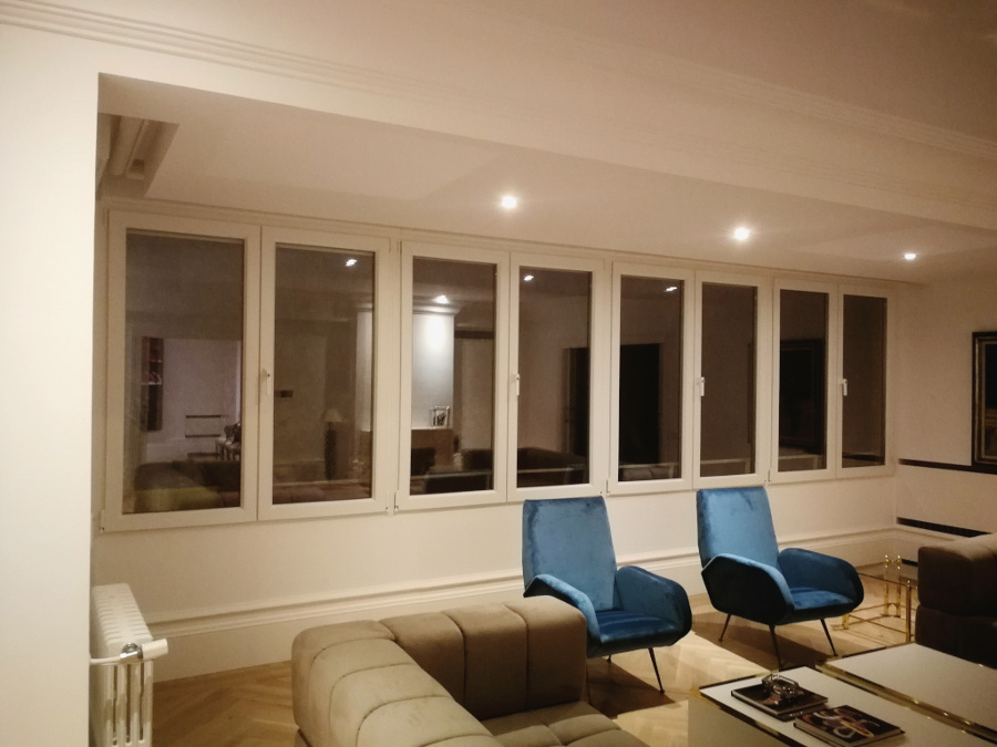 Mirador con Ventanas OsciloBatientes en PVC en un piso de Madrid