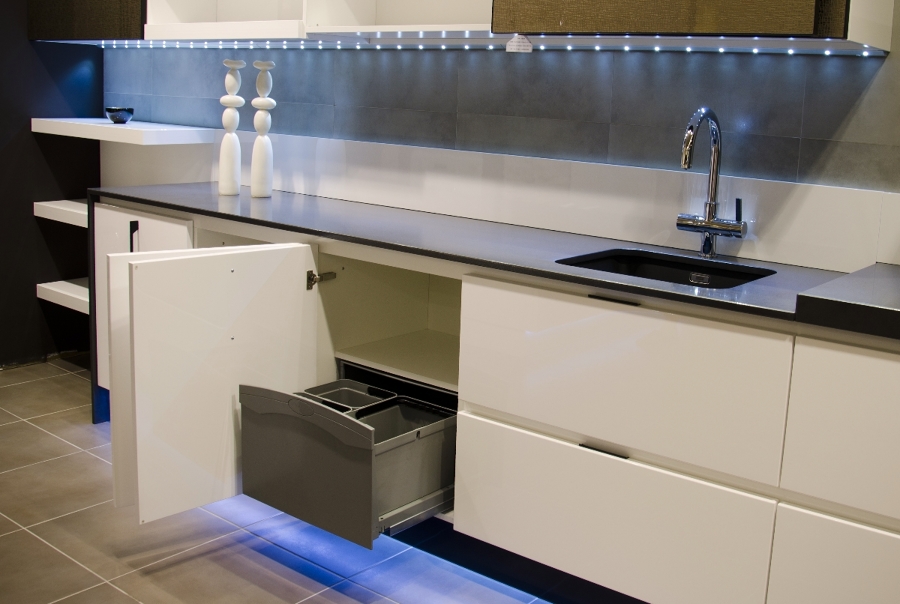 Modelo Area, detalle cubo de basura reciclaje extraible