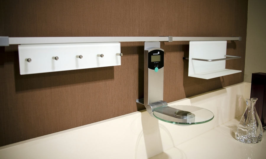 Modelo Dinamica, detalle peso, colgadores y especiero