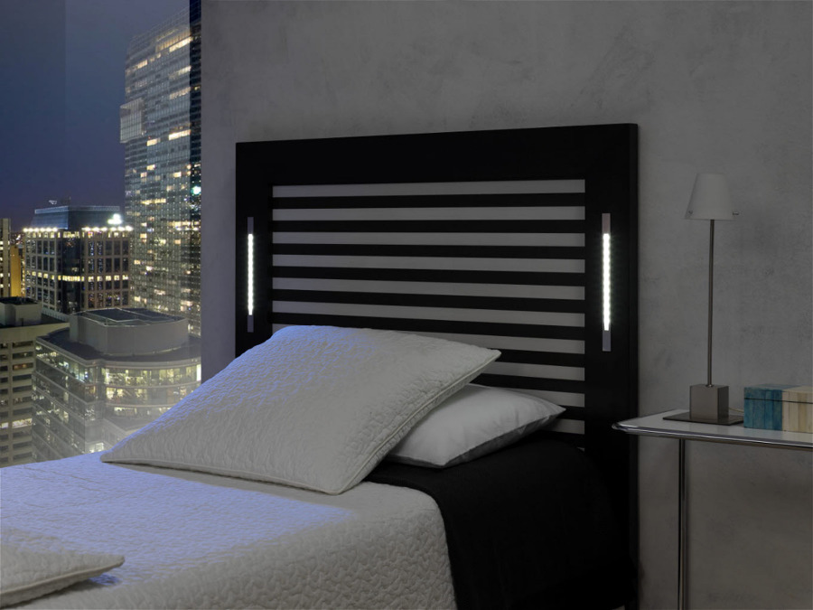 Modelo M01 chapado roble tintado wengue