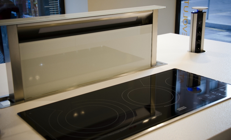 Modelo Onda, detalle campana de encimera y regleta extraible