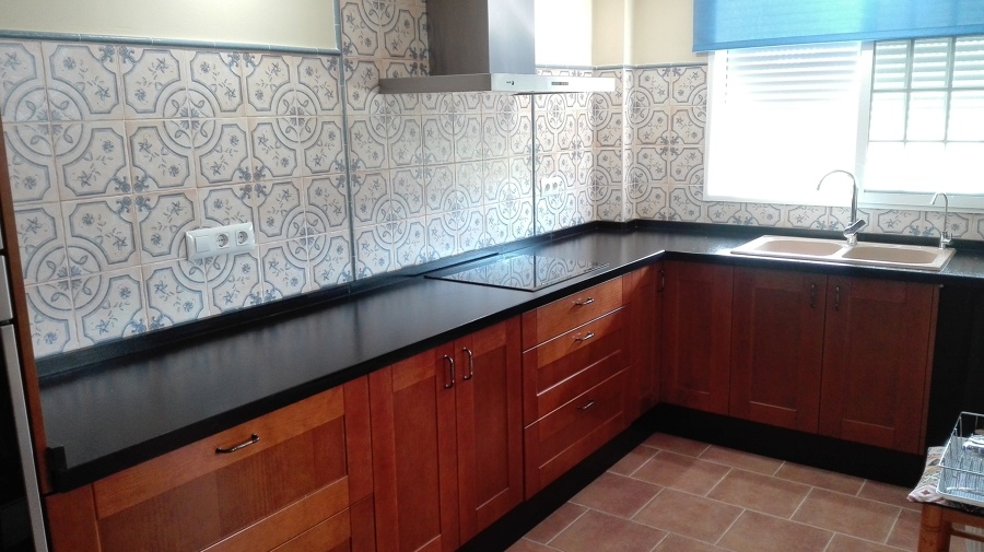 BANCADA GRANITO NEGRO ANTICATO