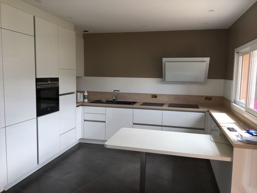 Cocina y parede en microcemento