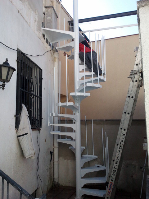 MONTAJE DE ESCALERA DE CARACOL