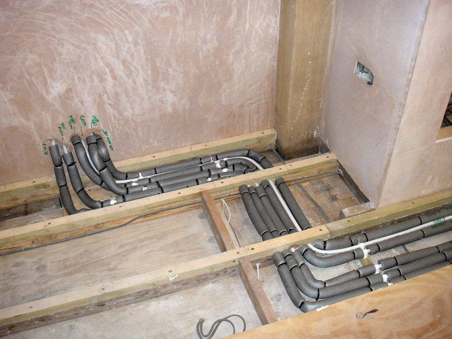 Montaje de tuberias multicapa para calefaccion