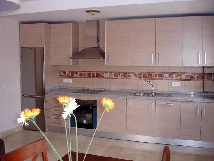 Montaje de muebles de cocina, armarios, puertas...