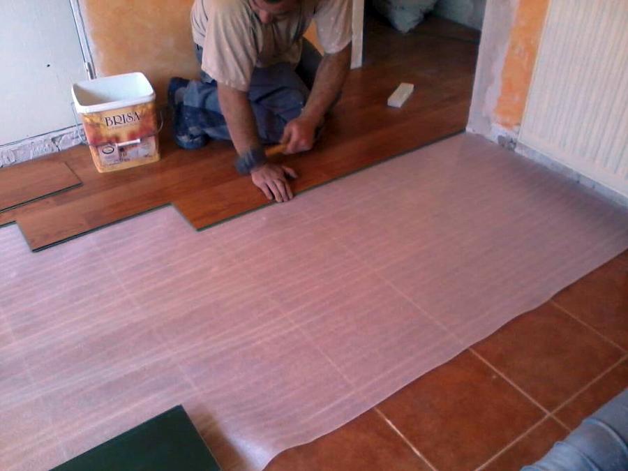 montaje de suelo de tarima 