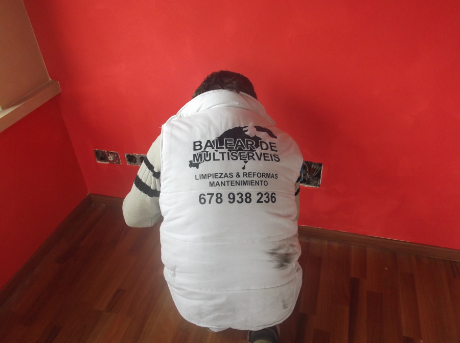 montaje y arreglos de enchufes y enterruptores