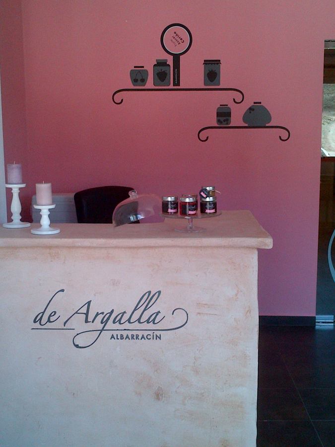 Mostrador de tienda con Yeso de Albarracín