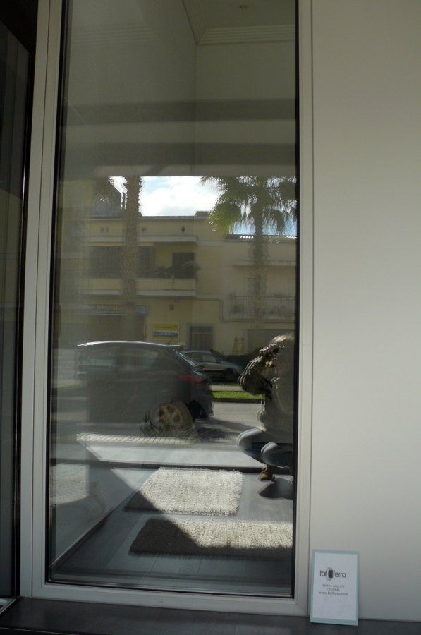 Mostrador puerta Technal