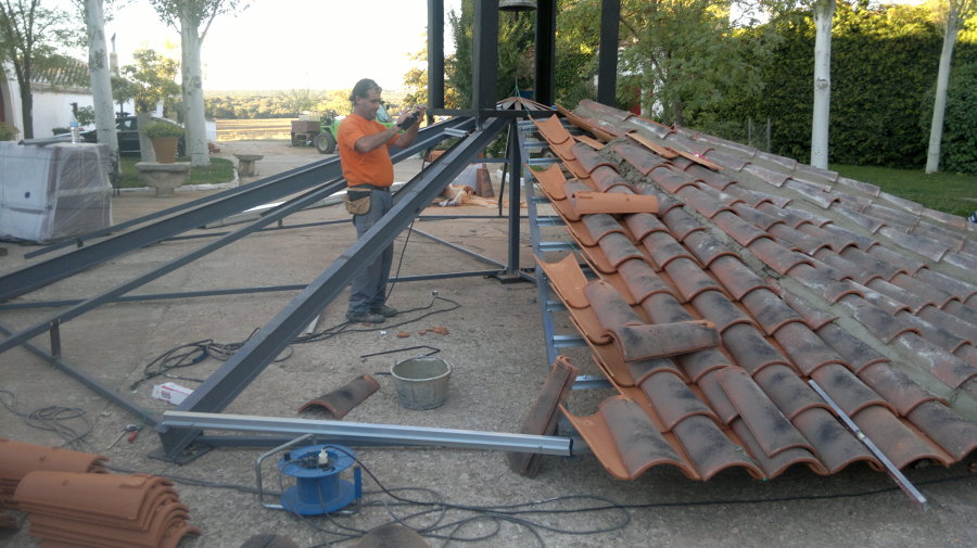 Motaje de tejado sobre extructura metalica,